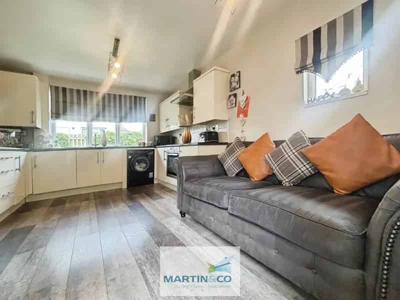 3 Bedroom House For Sale Semi Detached Ample Parking Modern Kitchen