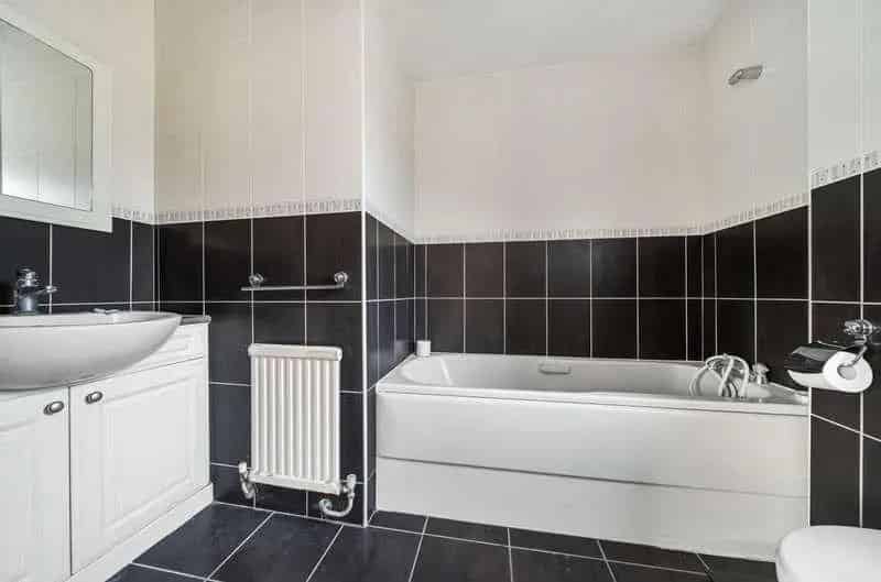 4 Bed Detached House For Sale Near Woking