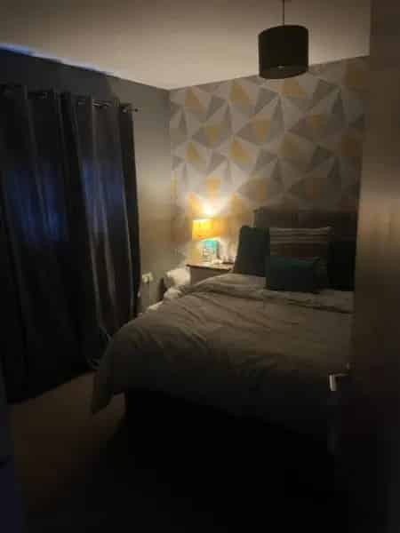 Large 2 Bedroom House with Private Garden and Double Driveway