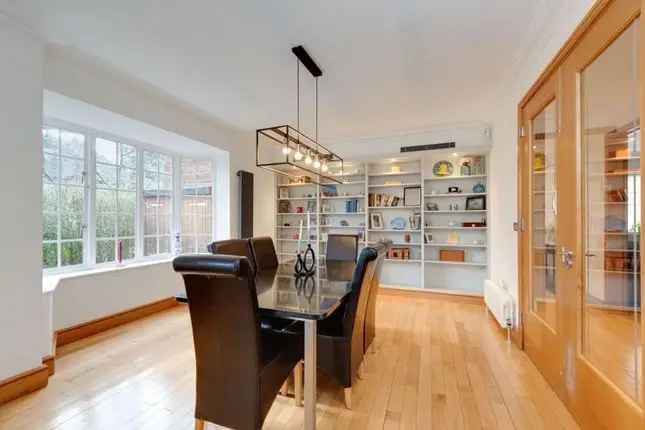 5 Bedroom Detached House for Rent in The Leys N2