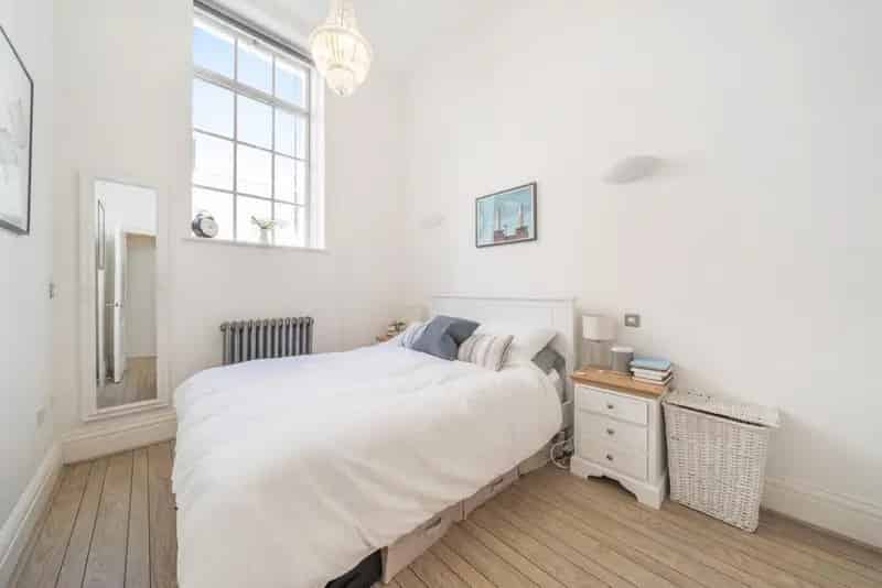 One Bedroom Flat near Battersea Park - Secure Parking