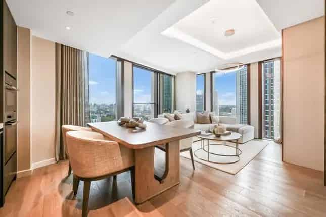 Luxury 3-Bed Apartment Thames City Nine Elms London