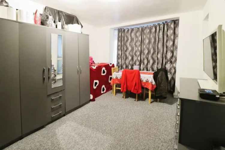 1 Bedroom Flat for Sale London E17 - Chain Free