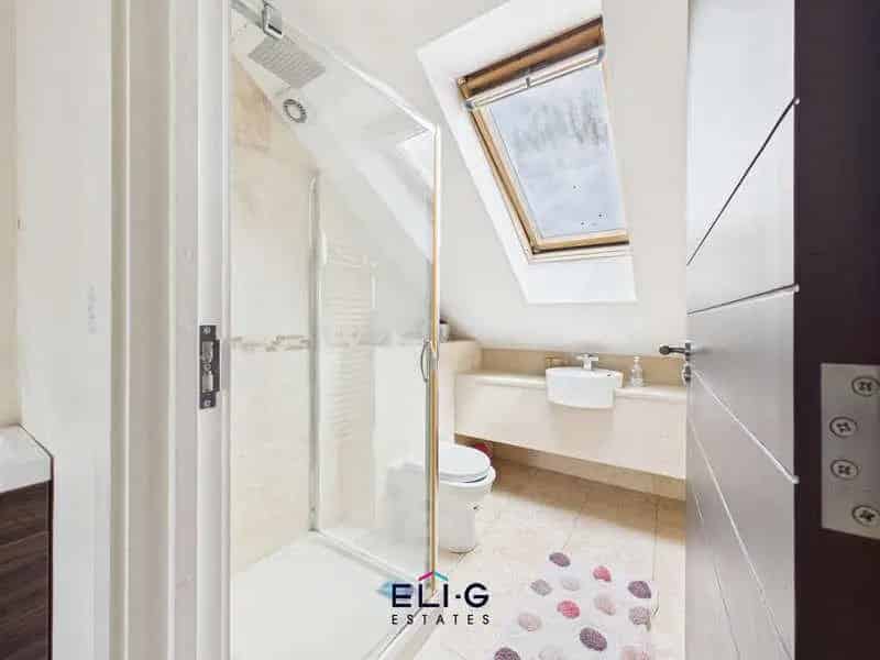 7 Bed House For Sale Large Family Home Multiple Bathrooms Parking Garden Flat