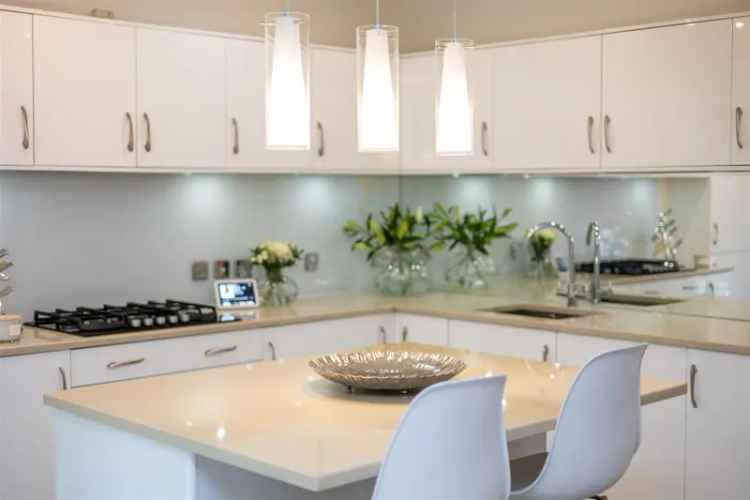 5 Bedroom Detached House for Rent