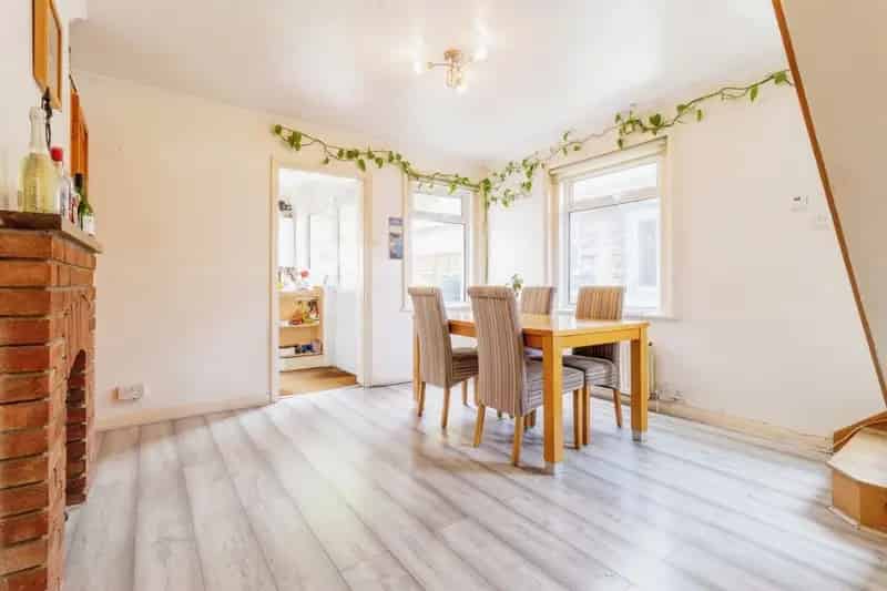 2 Bedroom Semi-Detached House Calne Modern Comforts Classic Charm