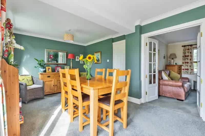 3 Bed Property for Sale with Parking and Garden