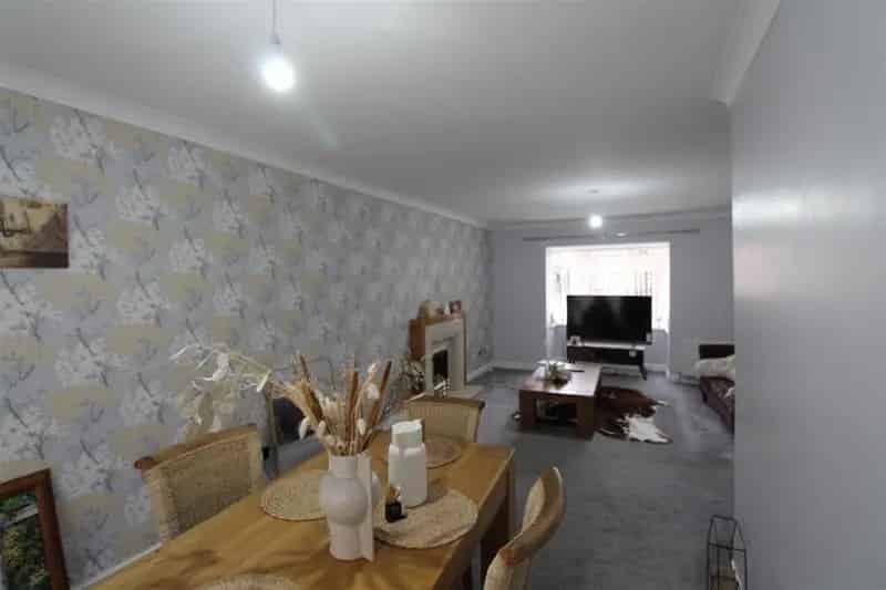 3 Bedroom Detached House to Rent