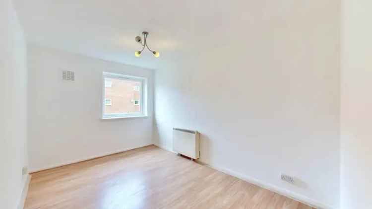 2 Bedroom Flat for Sale in South Woodford