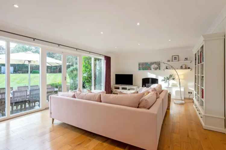 6 Bedroom Detached House for Sale in Hertingfordbury