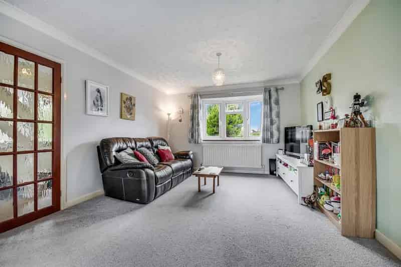 3 Bedroom Detached House for Sale No Onward Chain