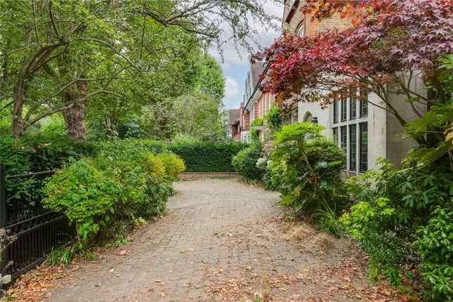 Flat for sale in Wadham Gardens, St John's Wood, London NW3