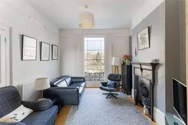 Victorian Mid-Terrace House 3 Beds 2 Baths South-Facing Garden