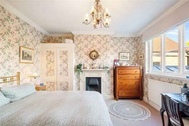 Five Bedroom Family Home Magdalen Estate London SW18