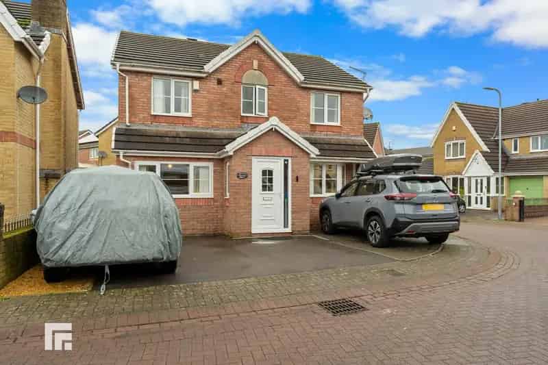 4 Bedroom Detached House For Sale in Cardiff