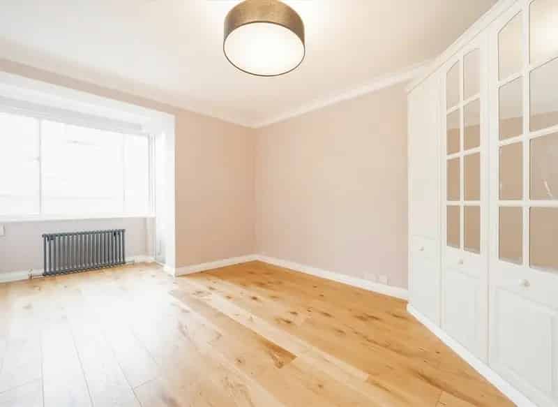 2 Bed Apartment Clapham Common  Parking Balcony Gym Pool