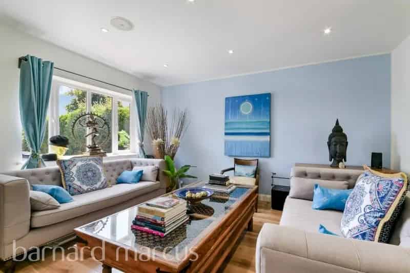 Exceptional Manor Way Property with Unique Features and Bespoke Finishes
