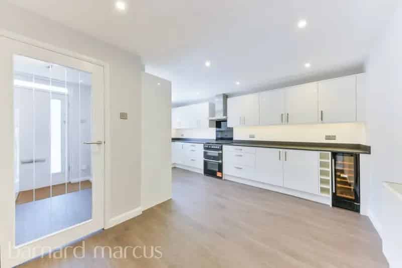 3 Double Bedroom House Walton On Thames