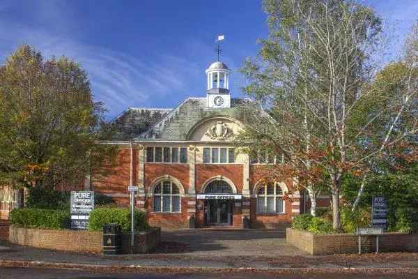 Farnborough Private Offices: Grade II Listed Building with Modern Amenities