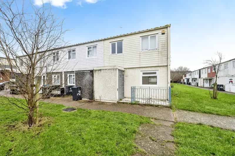 Three Bedroom End Terrace House For Sale Good Transport Links