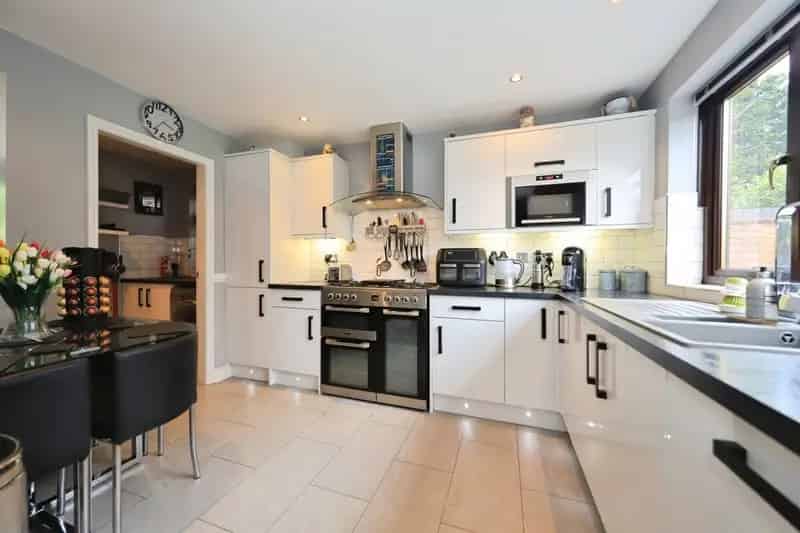 Spacious 3 4 Bedroom Detached Home with Countryside Views