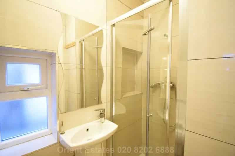 Furnished Double Room to Rent in Colindale Near Tube Station