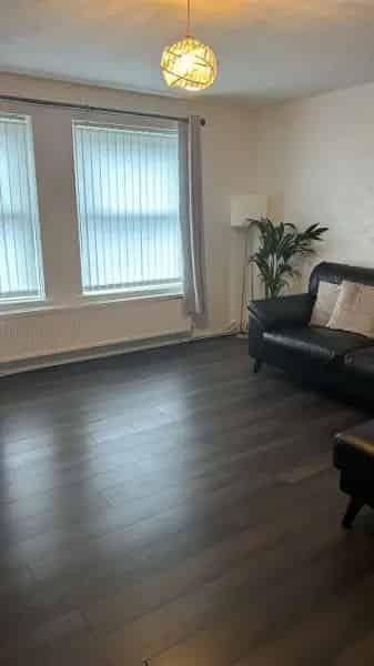Top Floor Flat Spacious Kitchen Living Room