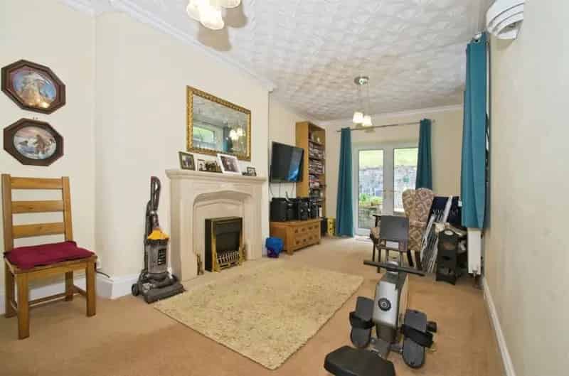4 Bedroom End Terrace House For Sale