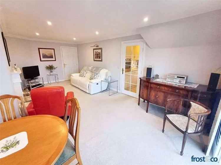 2 bed flat for sale