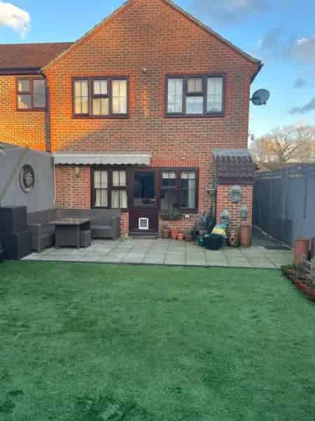 2 Bedroom Semi Detached House Private Garden Parking Newly Decorated