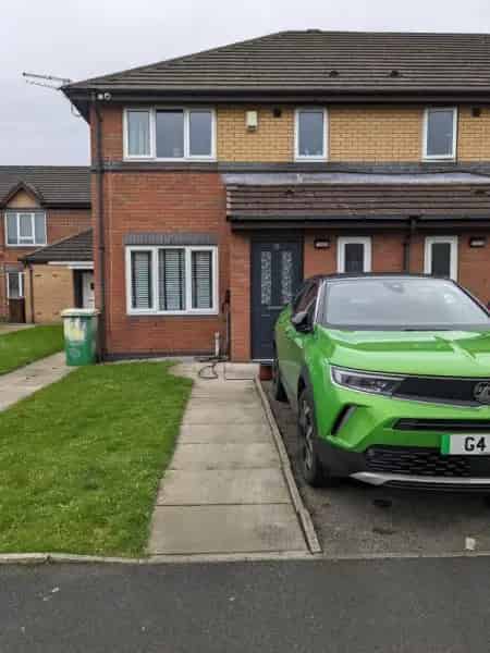 Spacious 3 Bed End Terrace House with Electric Car Charger