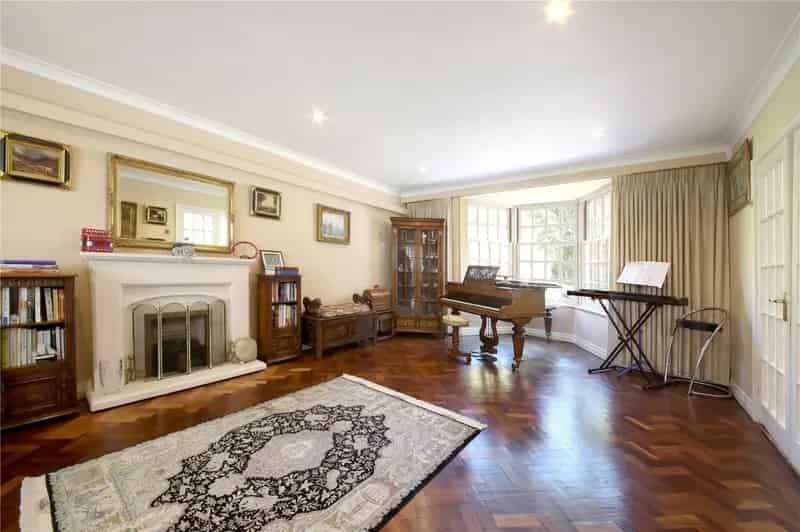 6 Bedroom Detached House for Sale near Ascot