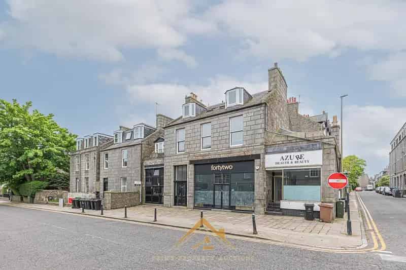 2 Bedroom Flat for Sale UK - Fast Online Auction
