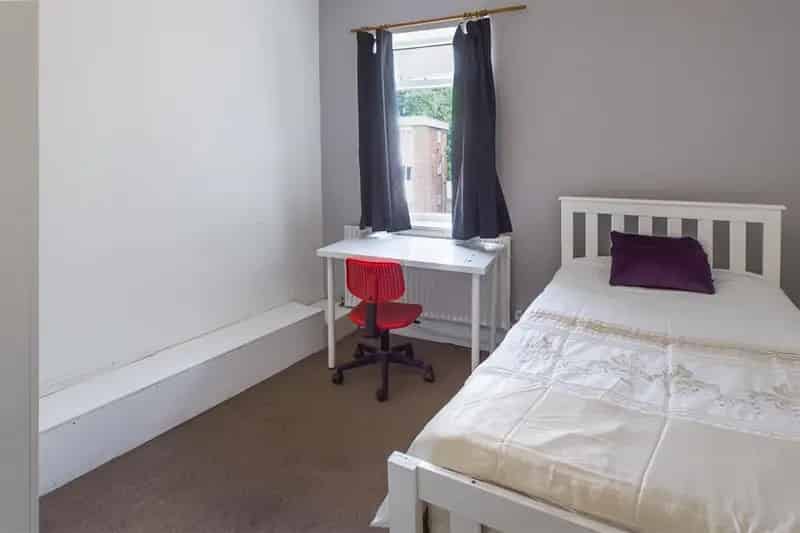 5 Bedroom Student House To Let