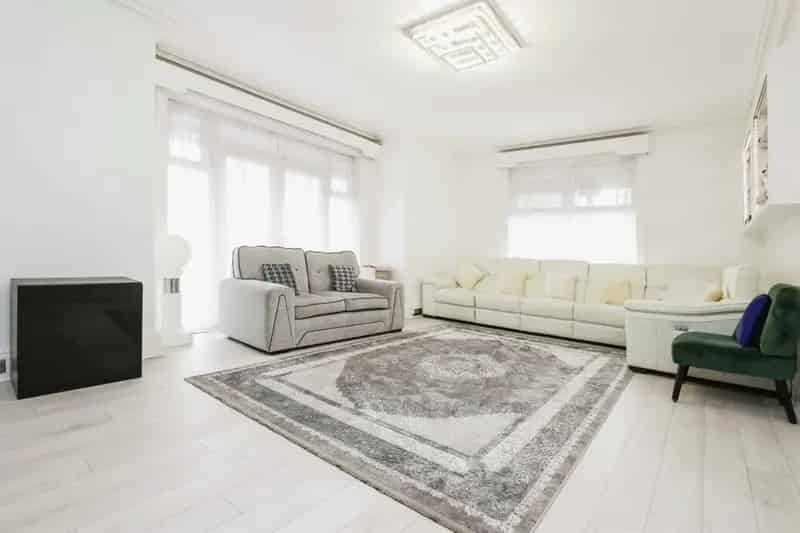 5 Bedroom Family Home Haden Hill Spacious Accommodation