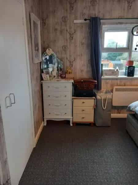 Family Home with Large Garden and New Kitchen Near Ferry and Coastal Transport