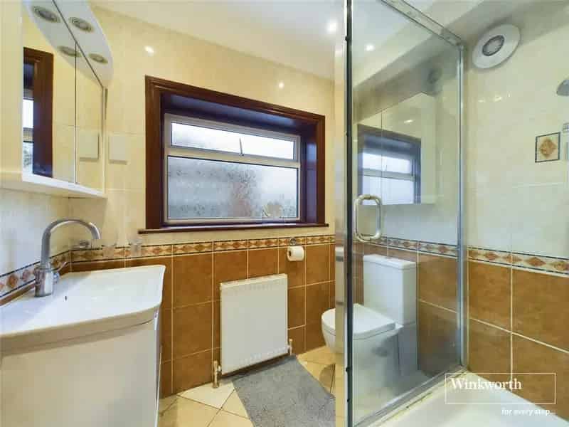 4 Bedroom House in Edgware - Semi-Detached Home with Garden and Driveway