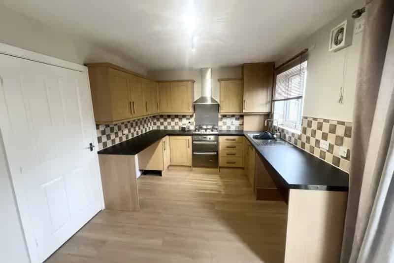 Three Bedroom House Huddersfield New Flooring Spacious Garden