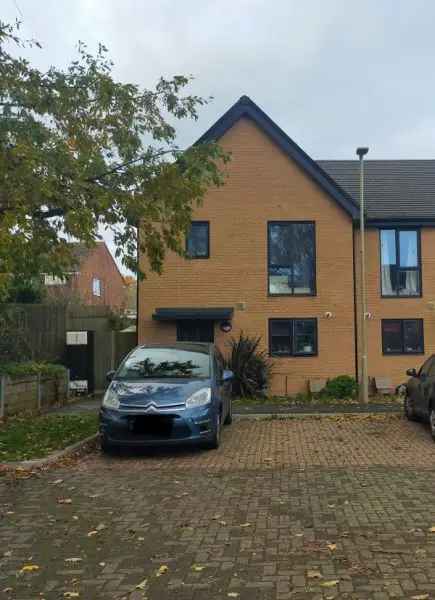 Large 3 Bed Semi Detached House with Garden and Storage