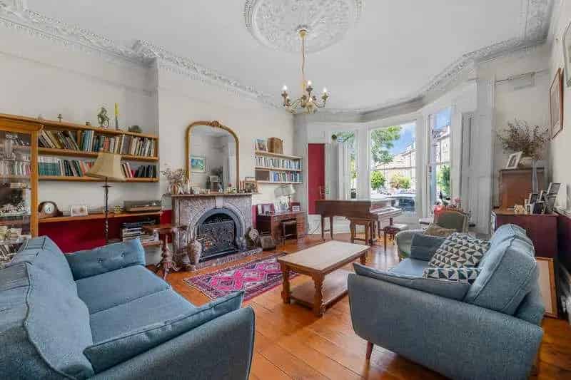 8 bed house for sale
