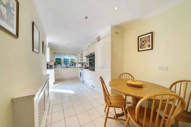 Three Double Bedroom Semi-Detached House Southfields