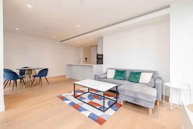 Flat to rent in South Quay Plaza, Marsh Wall, Canary Wharf E14