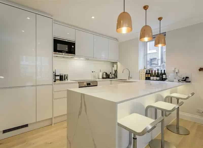 Stunning 2-Bed Apartment near Westminster Abbey - Turn-Key & No Onward Chain