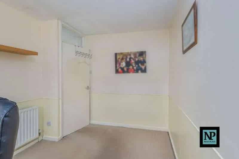 2 Bed House for Sale with Garage and Garden