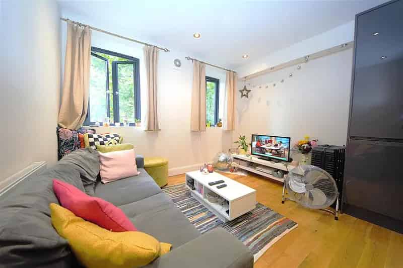 2 Bedroom Flat House to Rent