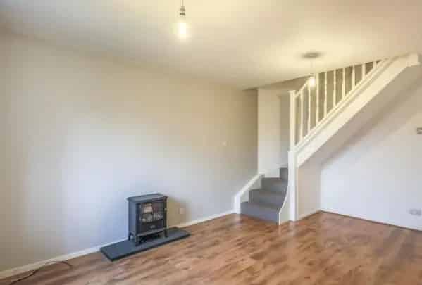 2 Bedroom Semi Detached House To Rent