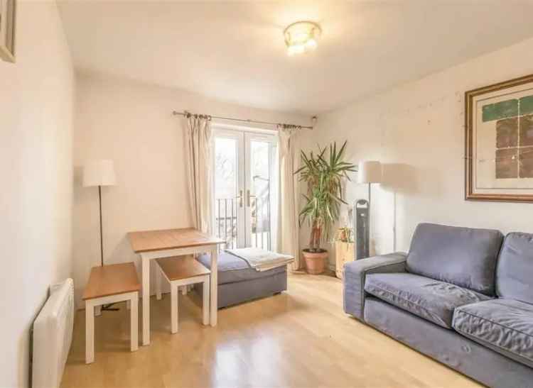 One Double Bedroom Flat near New Cross Stations