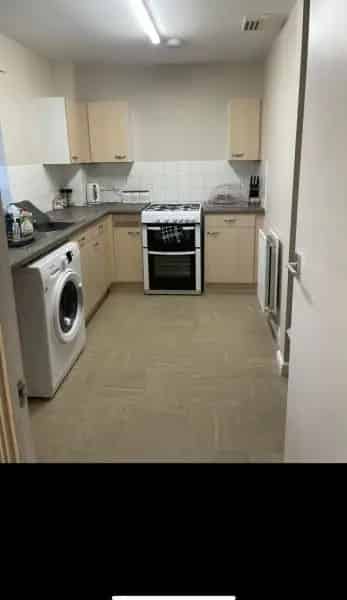 2 Bedroom Flat Sevenoaks Spacious Living Pets Allowed Driveway Garden