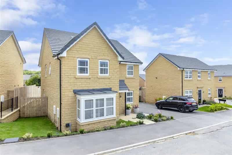 4 Bedroom Detached House to Rent Bramhope
