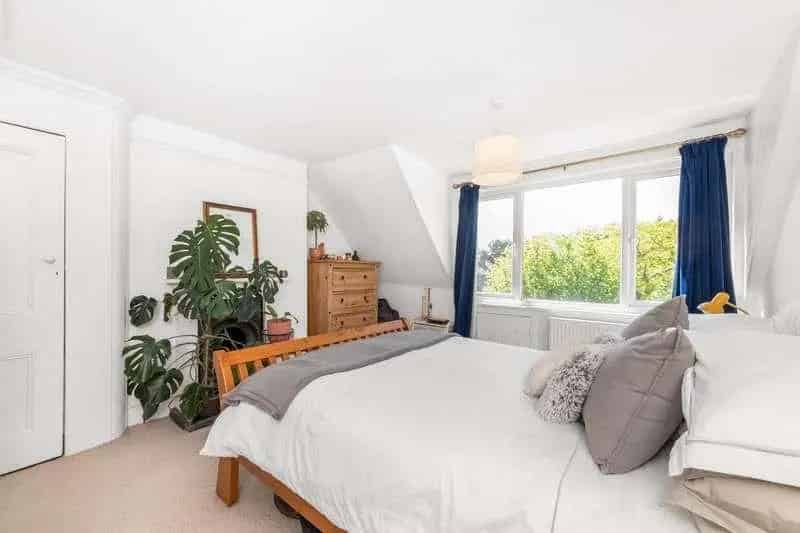 2 bed flat for sale